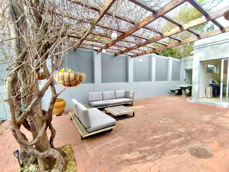 To Let 4 Bedroom Property for Rent in Hout Bay Western Cape